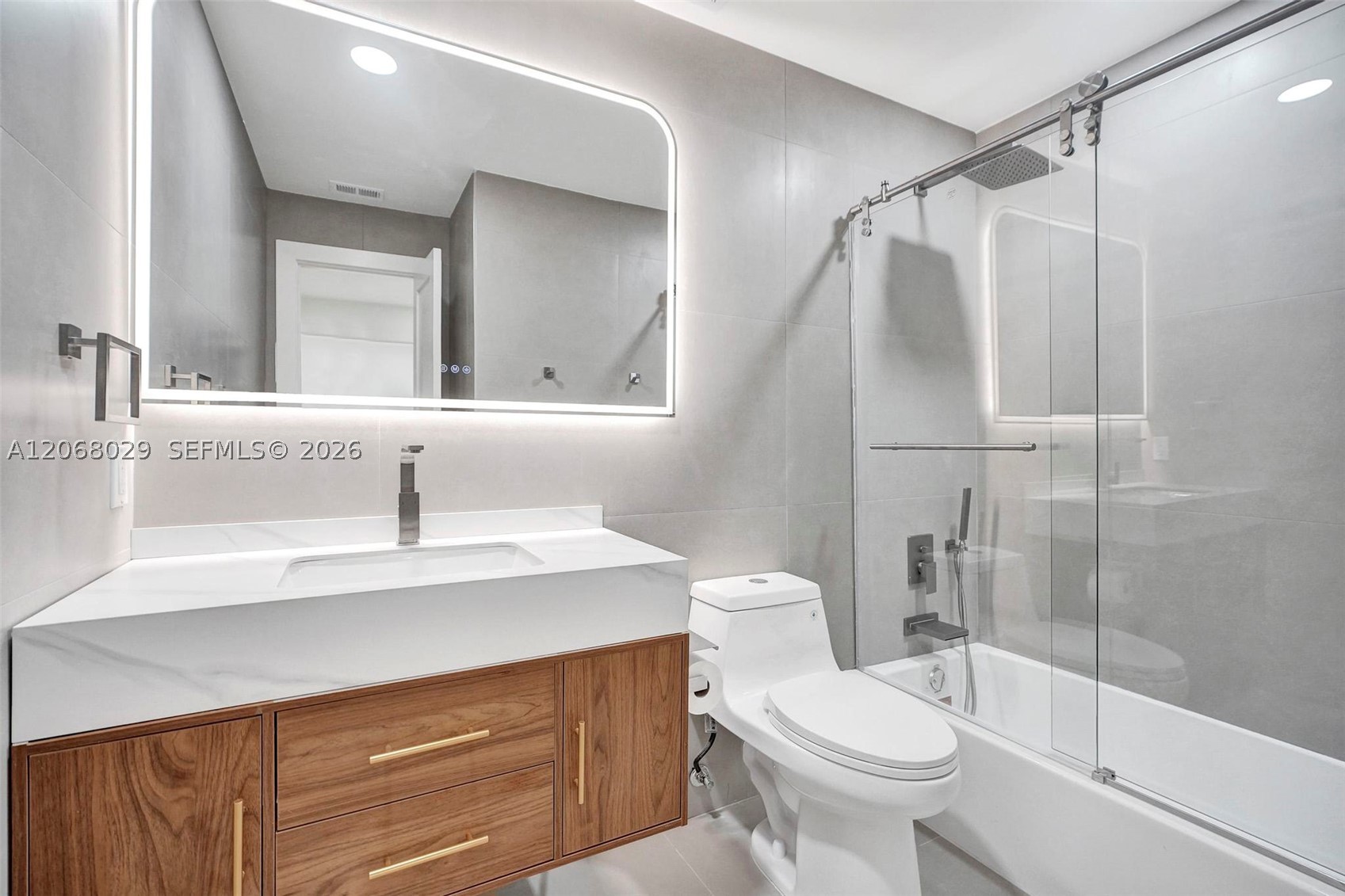 21240 Harbor Way 285-28 Property Photo 9