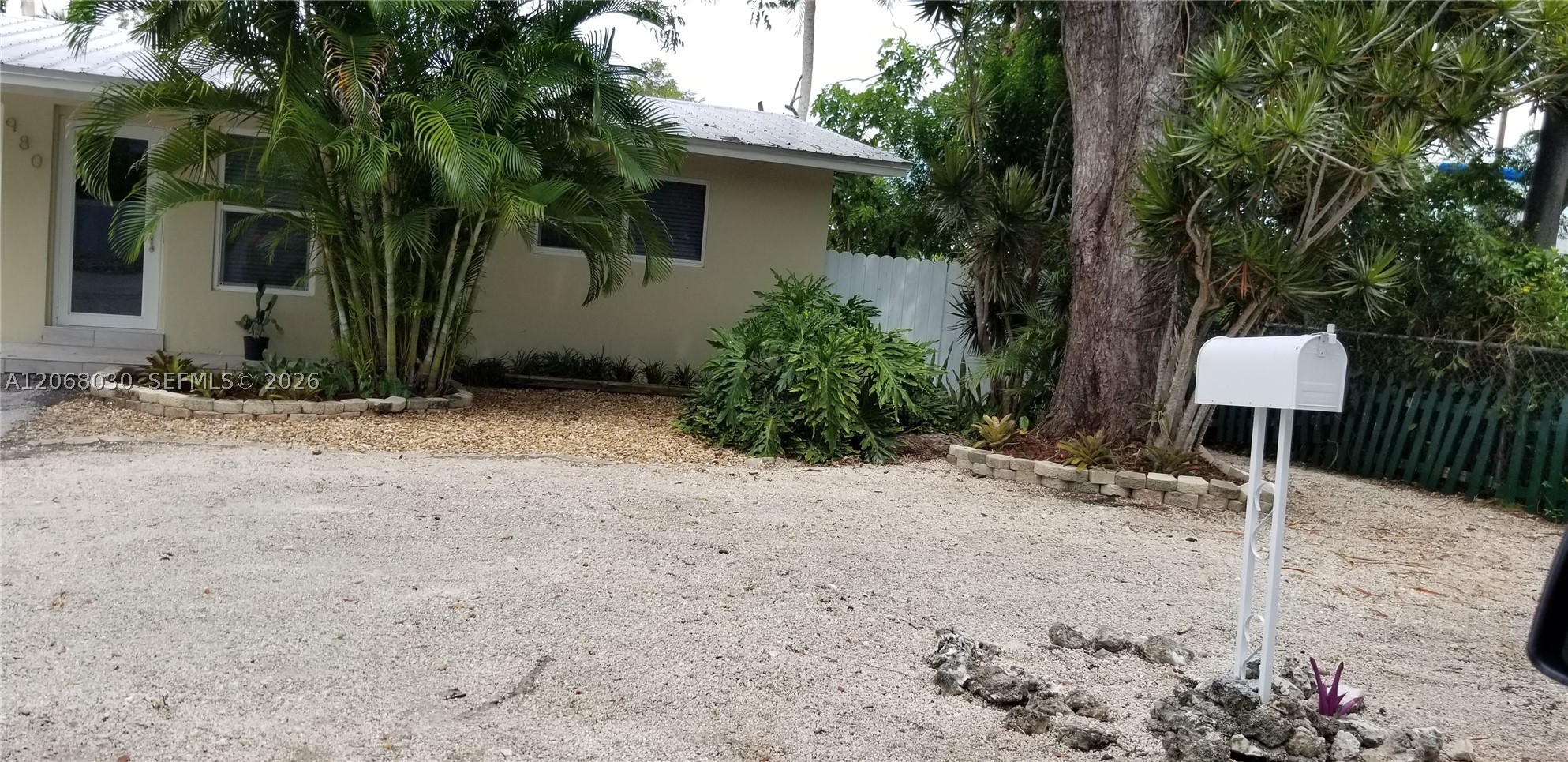 980 Oleander Rd Property Photo 1