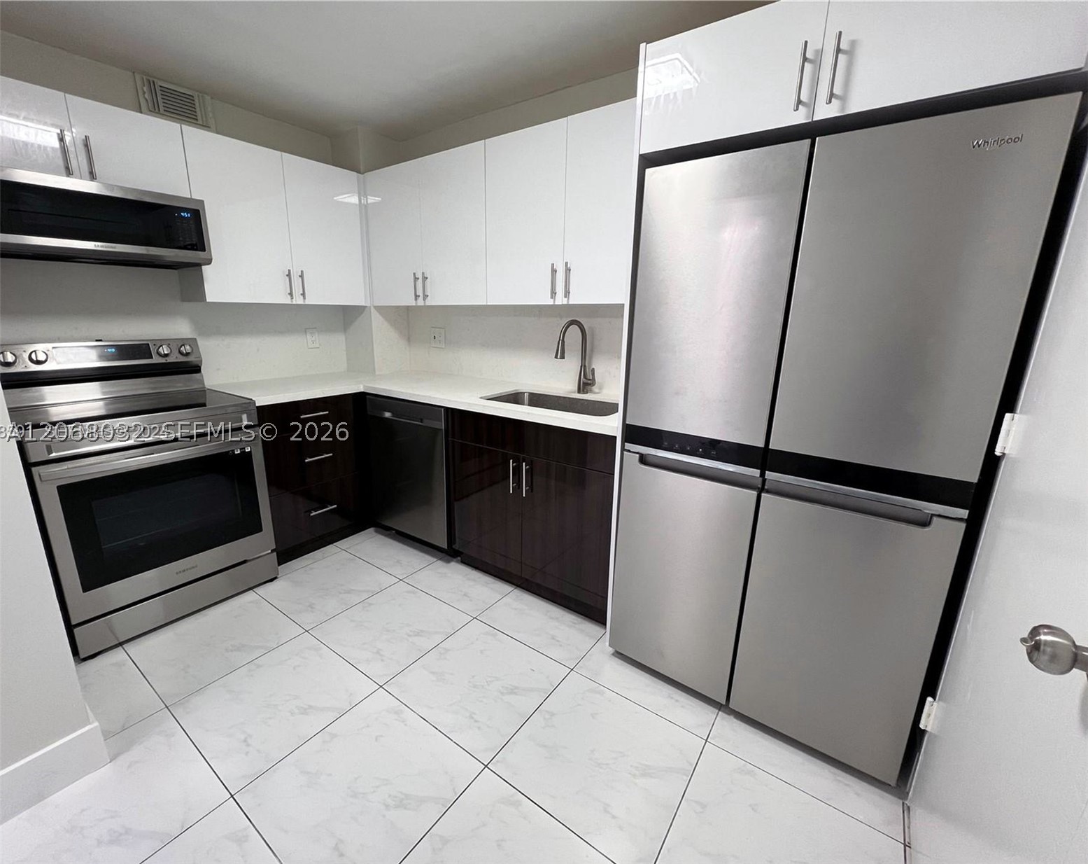 401 Golden Isles Dr 503 Property Photo 7