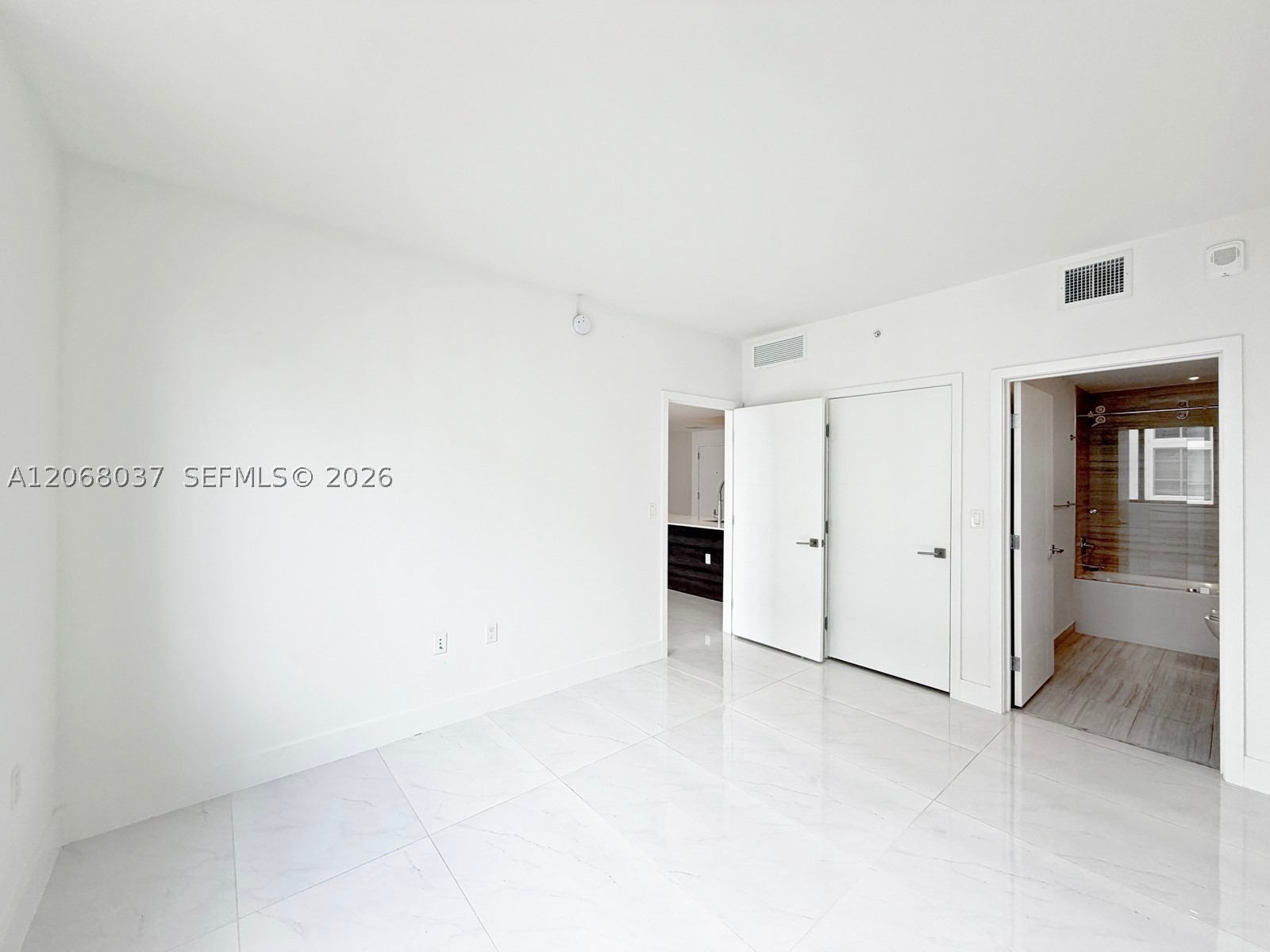 301 Altara Ave 609 Property Photo 7