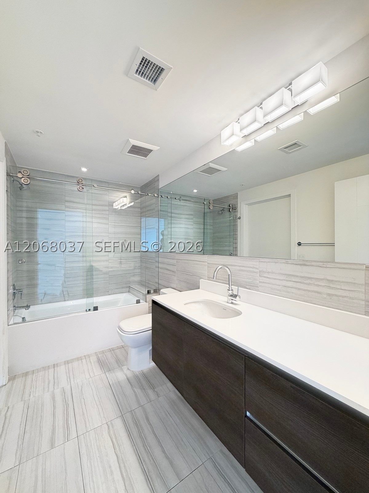 301 Altara Ave 609 Property Photo 8