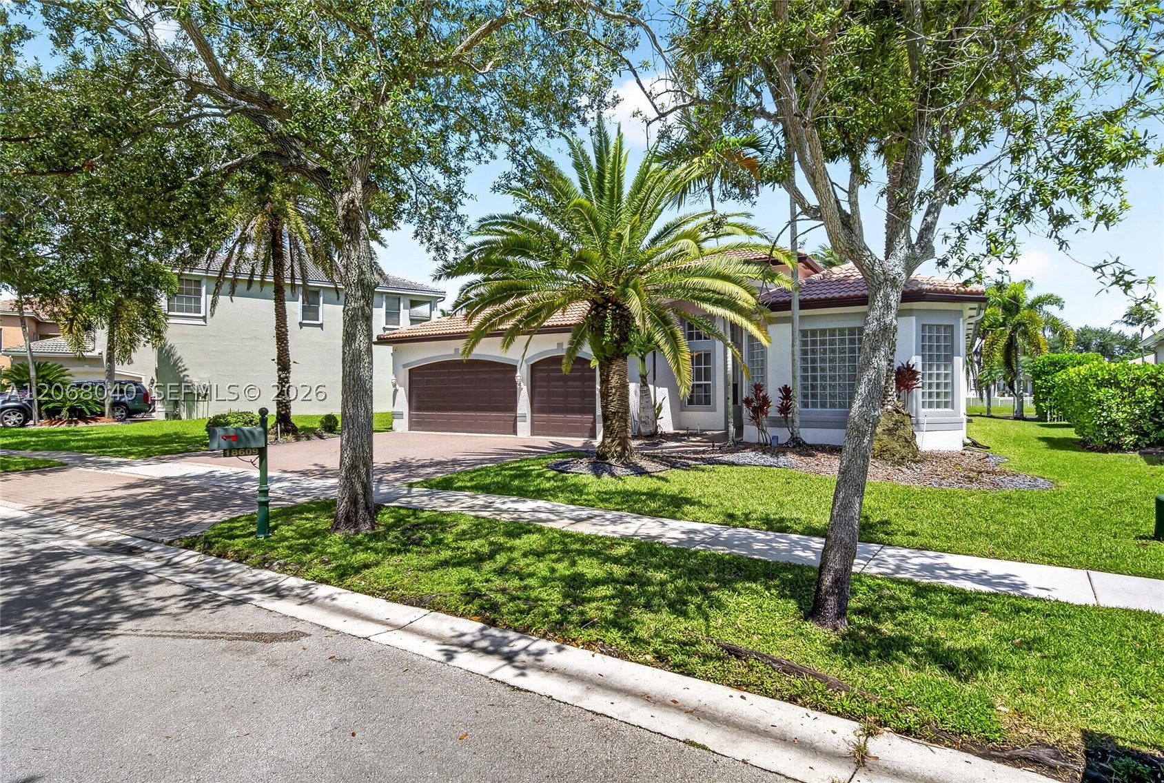 18609 Sw 50th Ct Property Photo 2