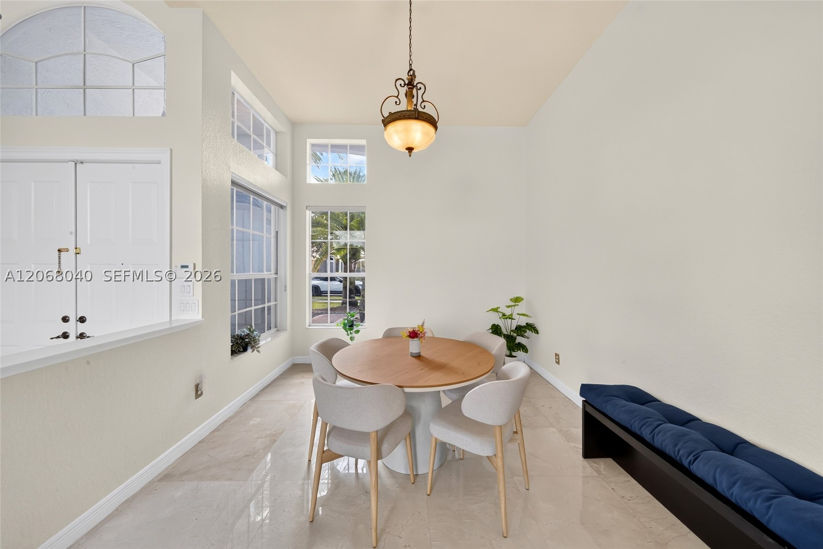18609 Sw 50th Ct Property Photo 5