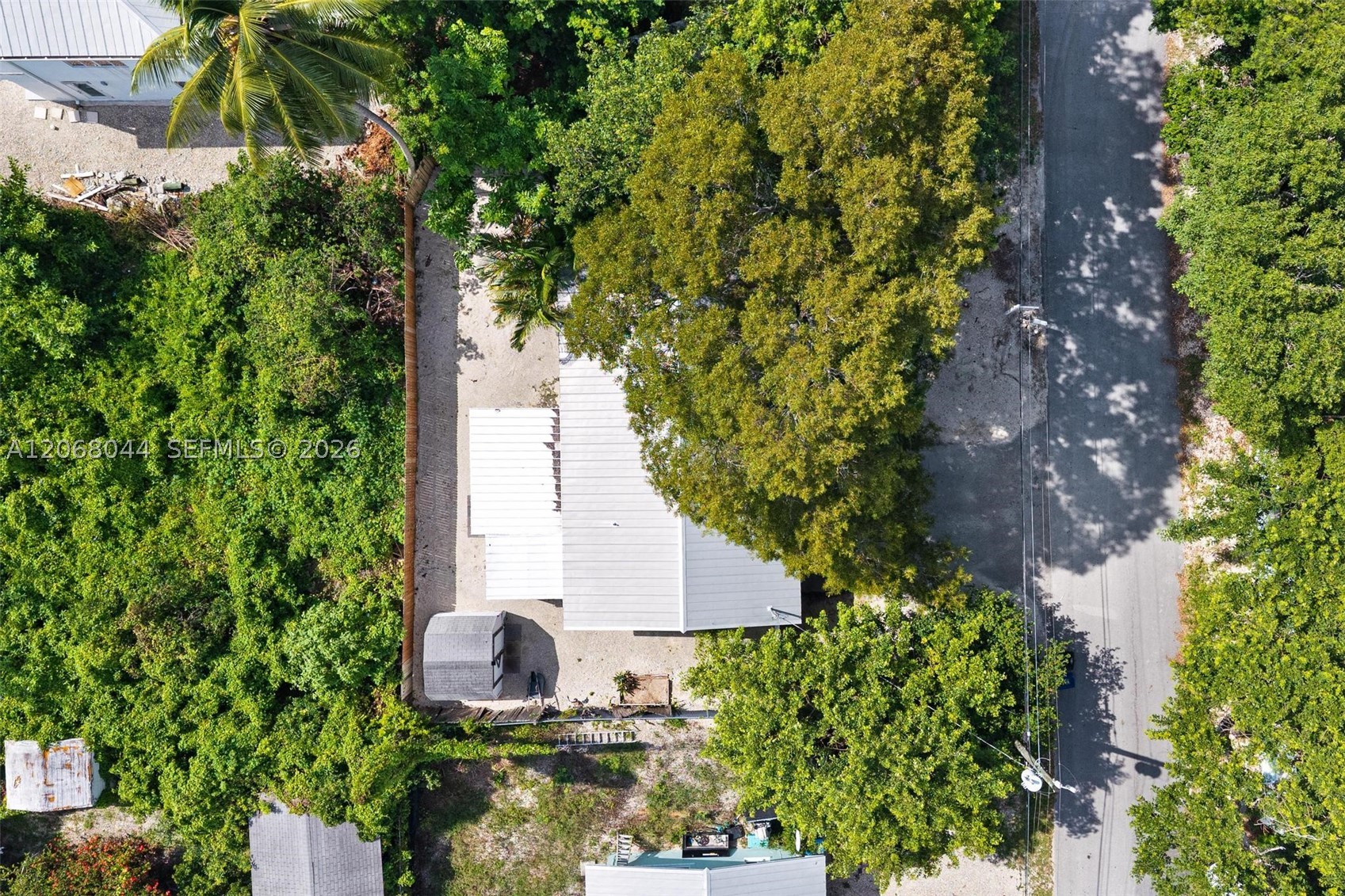 980 Oleander Rd Property Photo 4