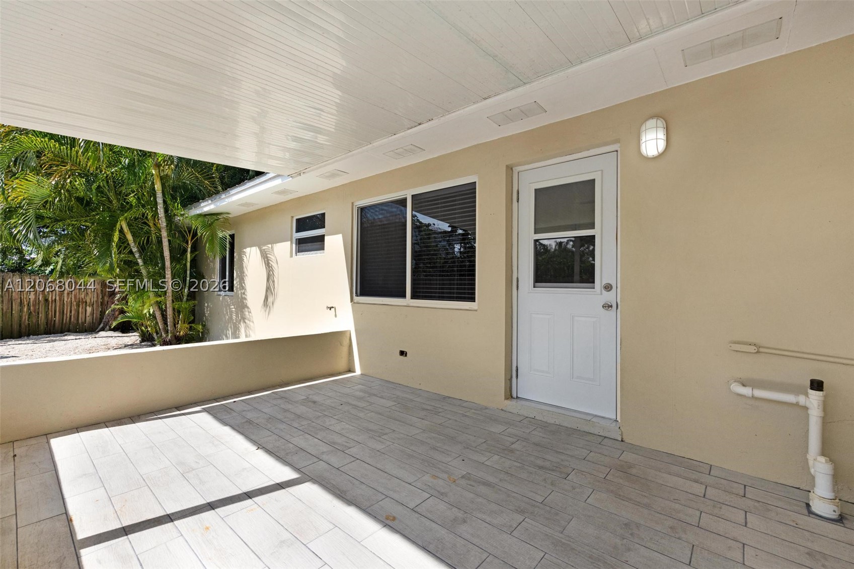 980 Oleander Rd Property Photo 9