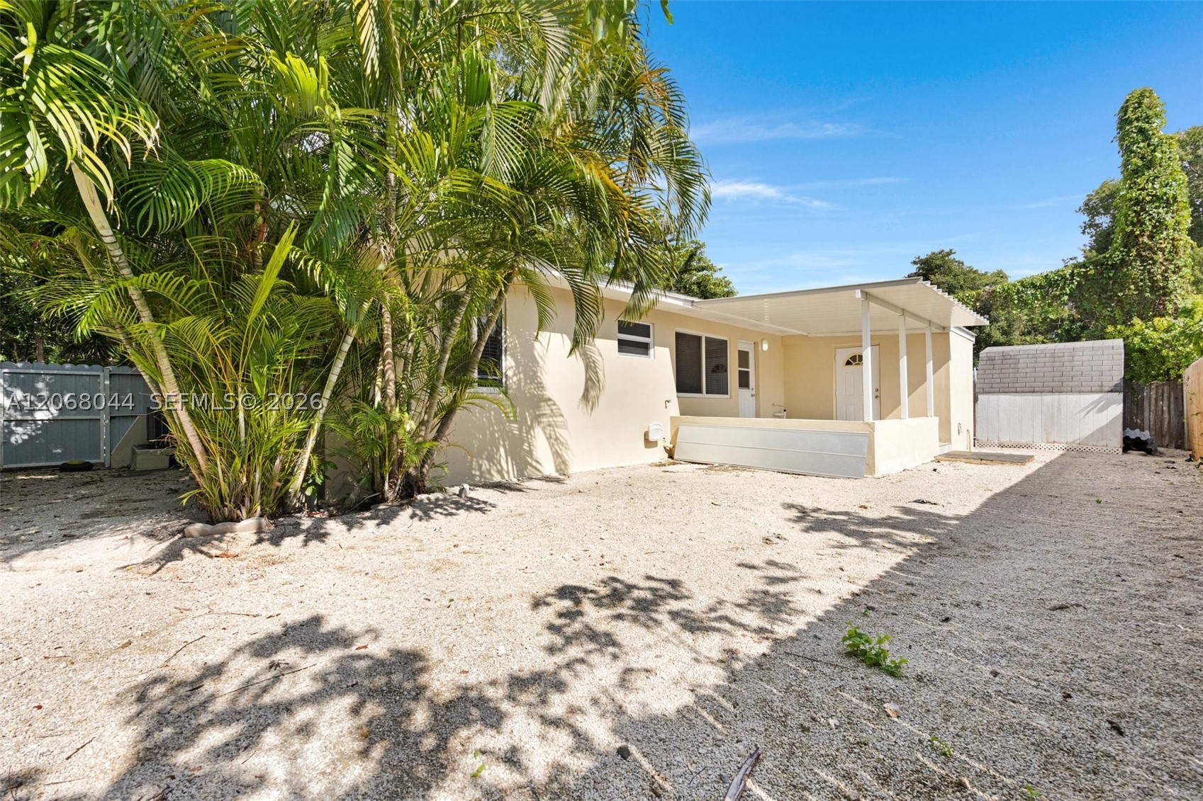 980 Oleander Rd Property Photo 14