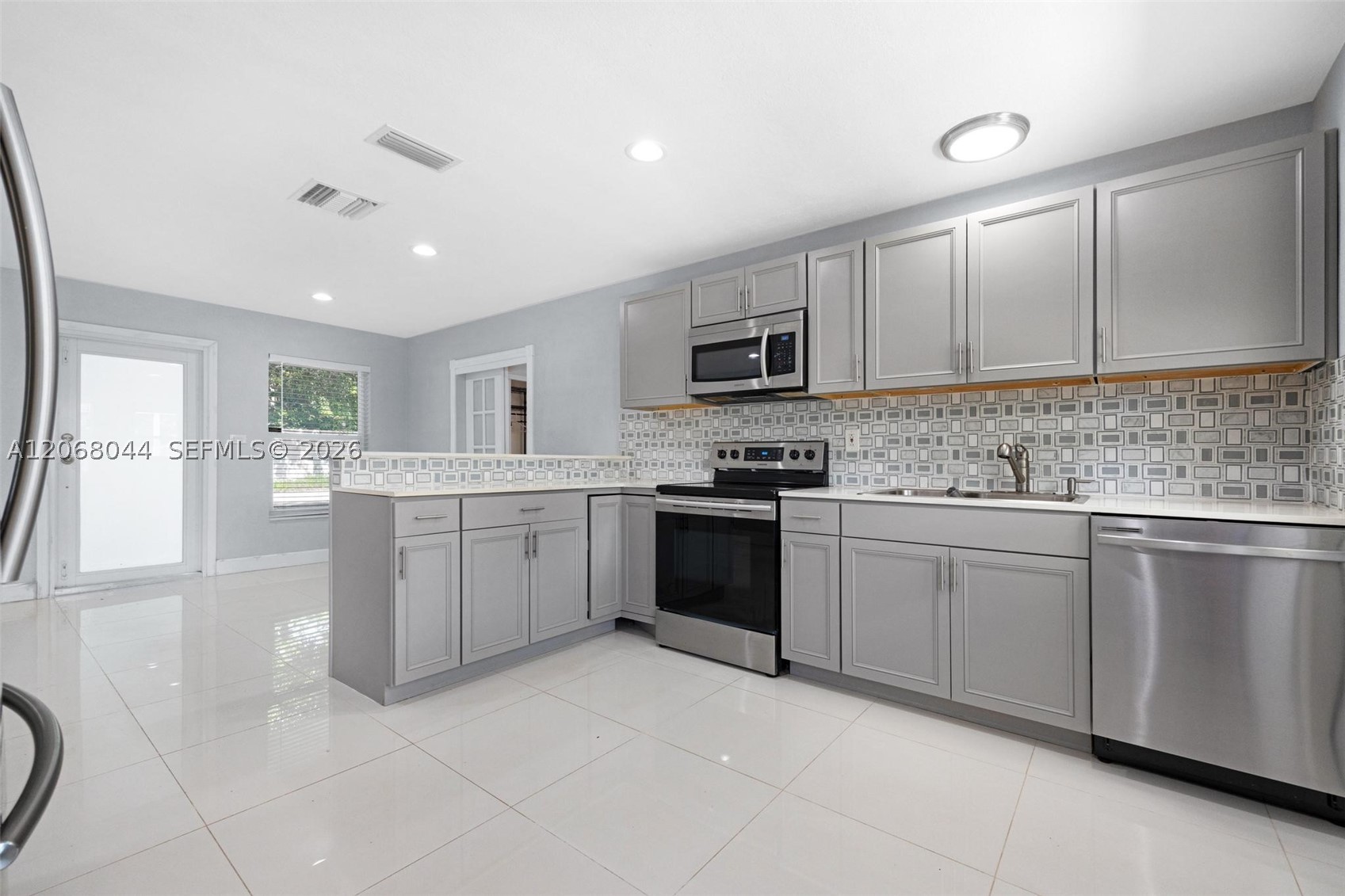 980 Oleander Rd Property Photo 32
