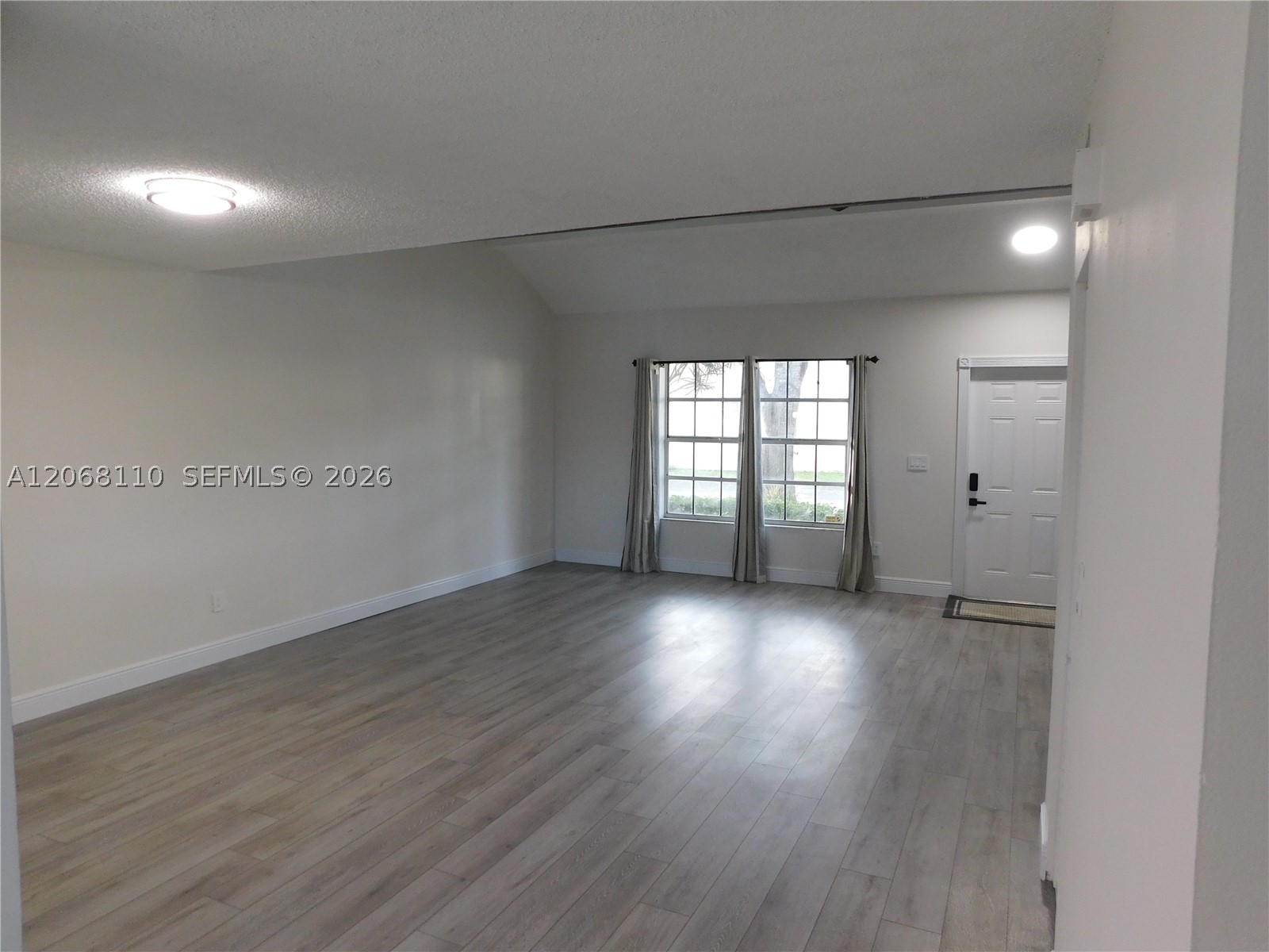 12164 Sw 52nd Pl Property Photo 4
