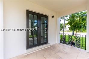 3220 S Le Jeune Rd 3222 Property Photo 3