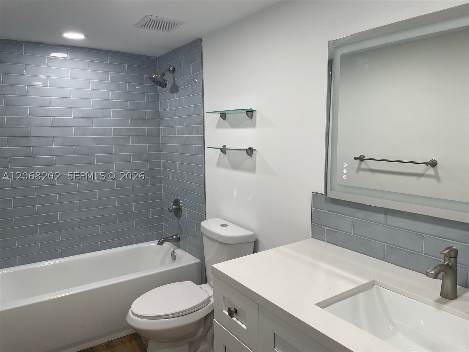 460 W Park Dr 207 Property Photo 3