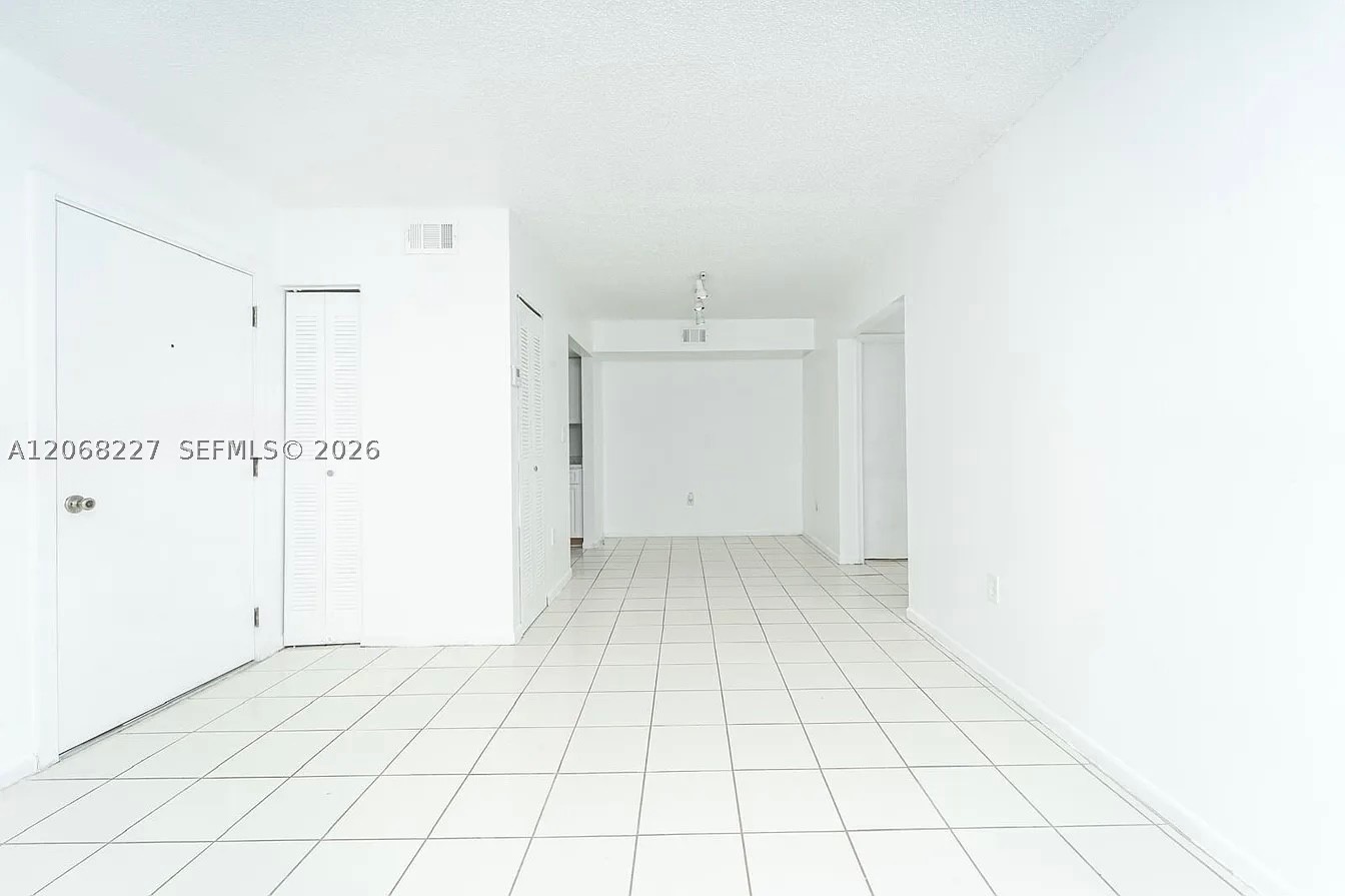 576 NW 114th Ave 203 Property Photo 1