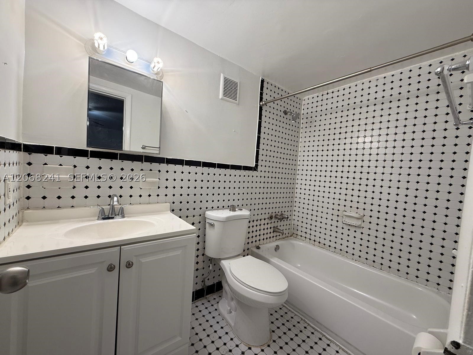 1735 Ne 164th St E104 Property Photo 8