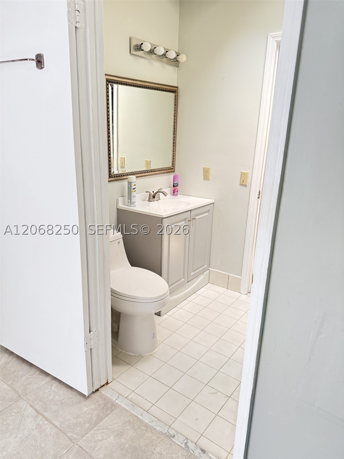 1701 W 42nd Pl 10 Property Photo 10