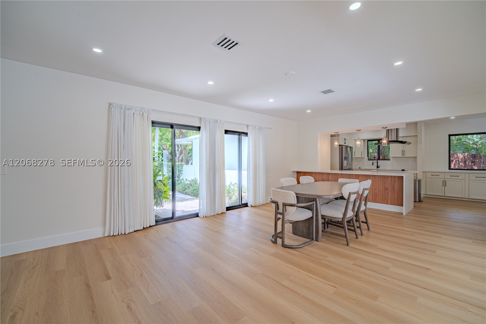1825 Alamanda Dr Property Photo 16