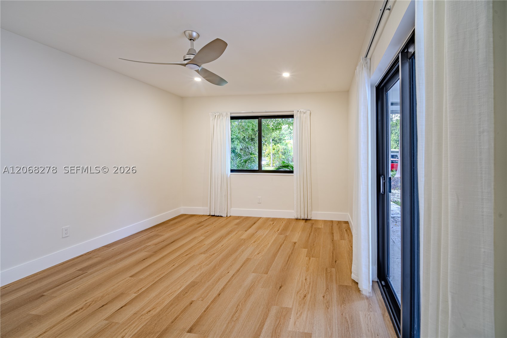 1825 Alamanda Dr Property Photo 19