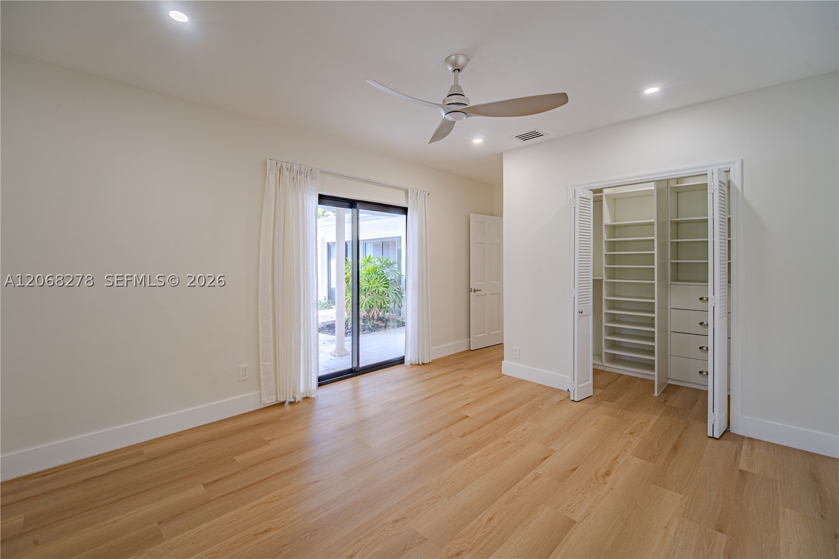 1825 Alamanda Dr Property Photo 26