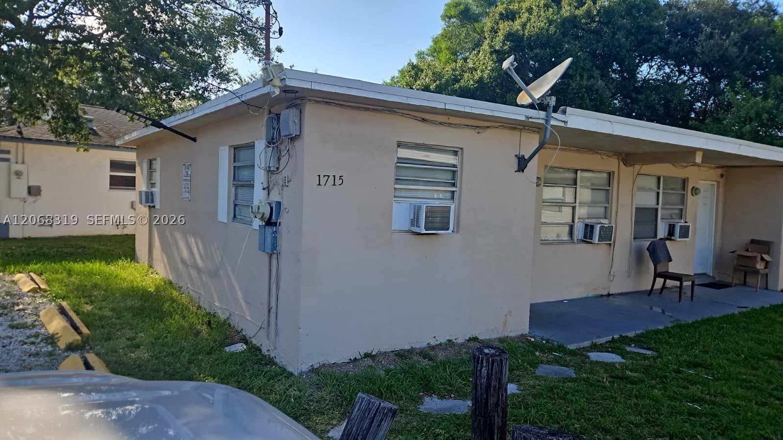 1715 NW 8th Ct 1 Property Photo 1