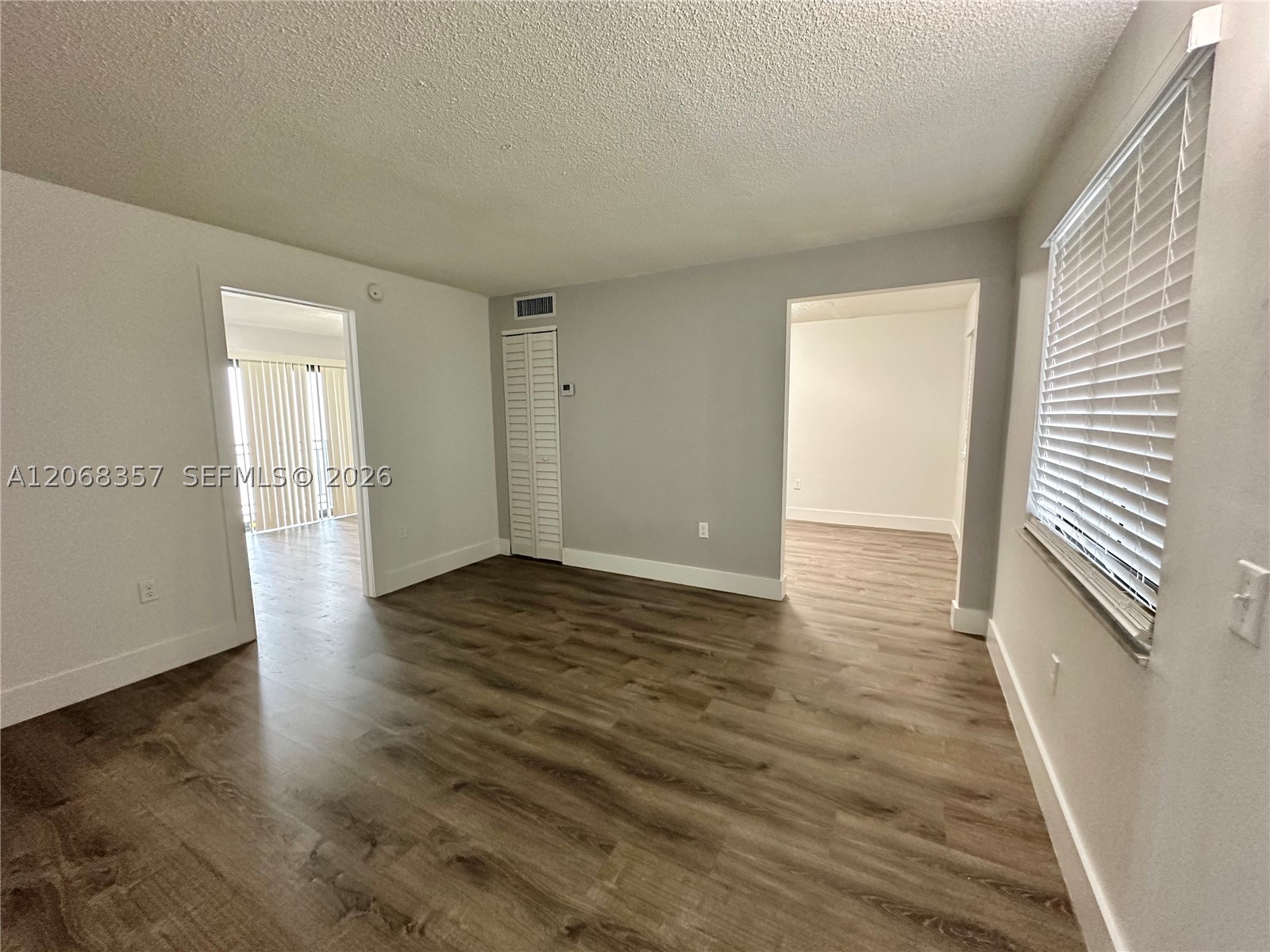 529 Sw 4th St 303 Property Photo 6