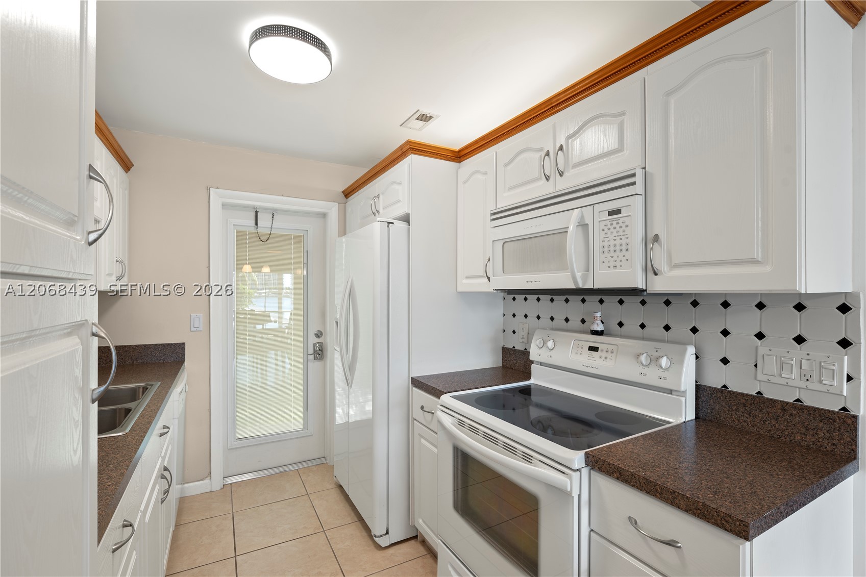 2600 Diana Dr 208 Property Photo 6