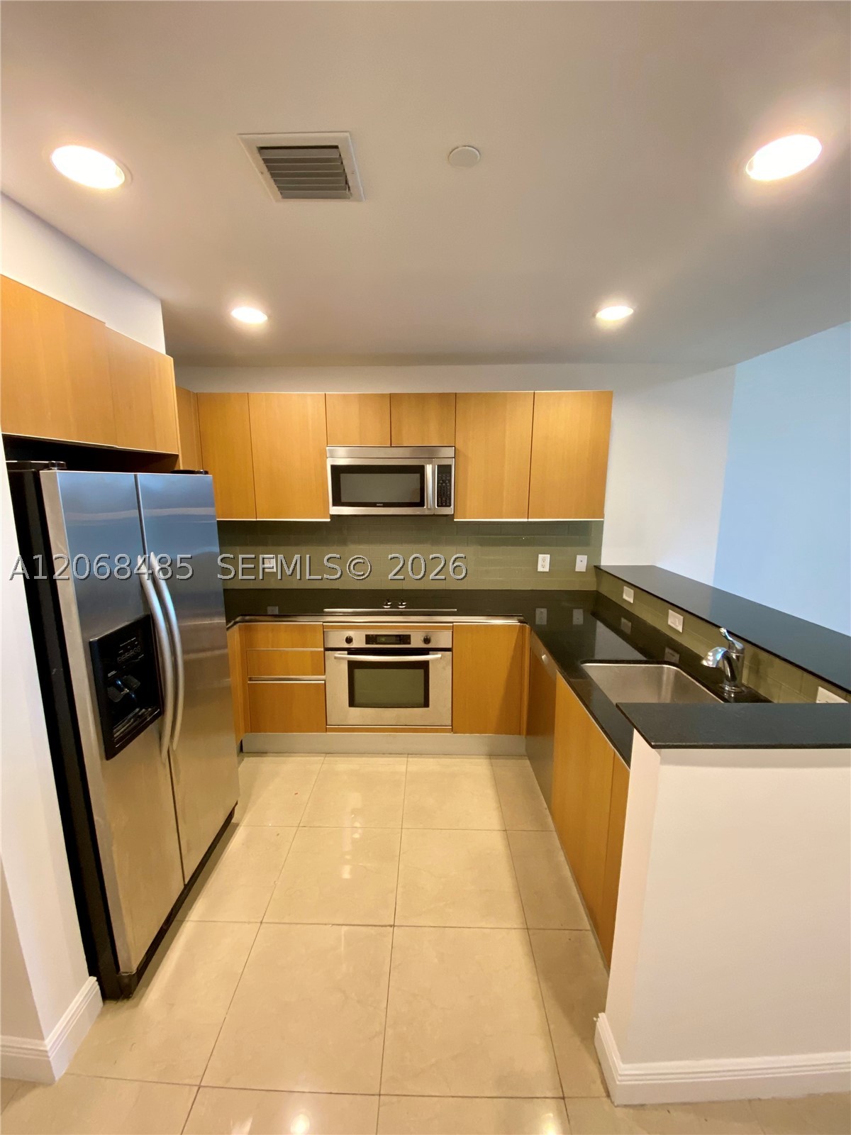 1060 Brickell Ave 1413 Property Photo 2