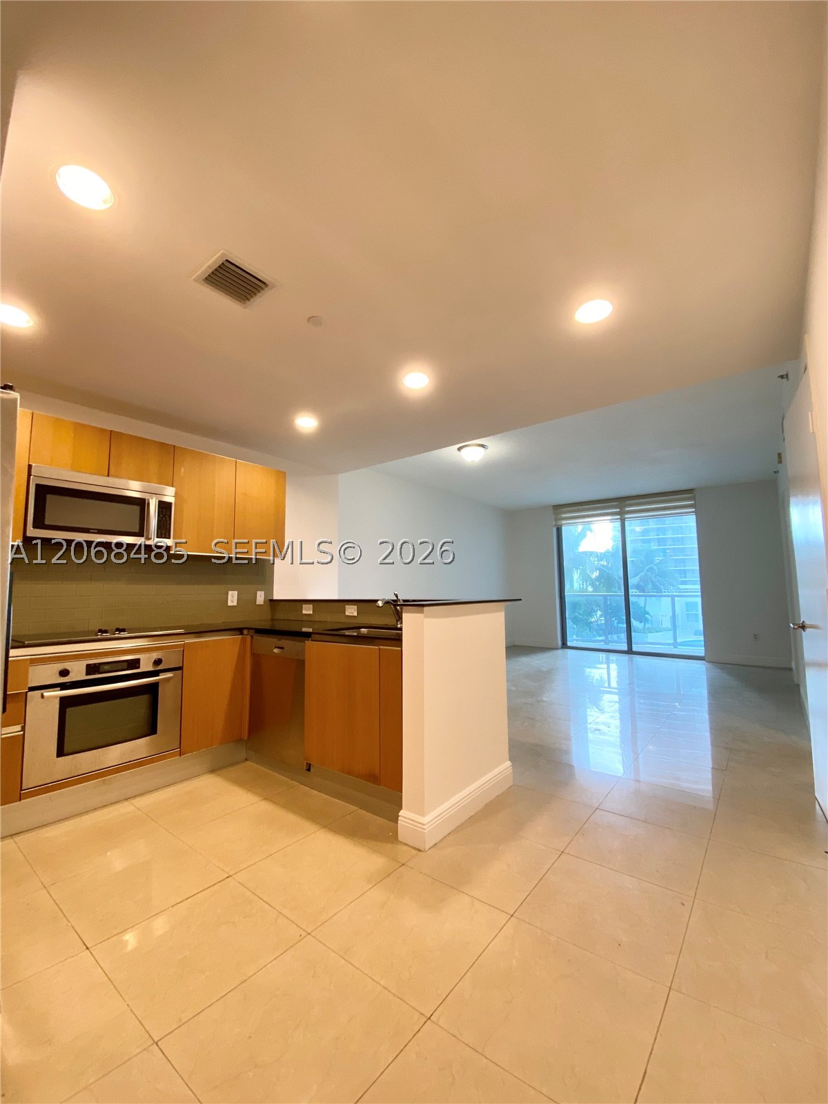 1060 Brickell Ave 1413 Property Photo 6