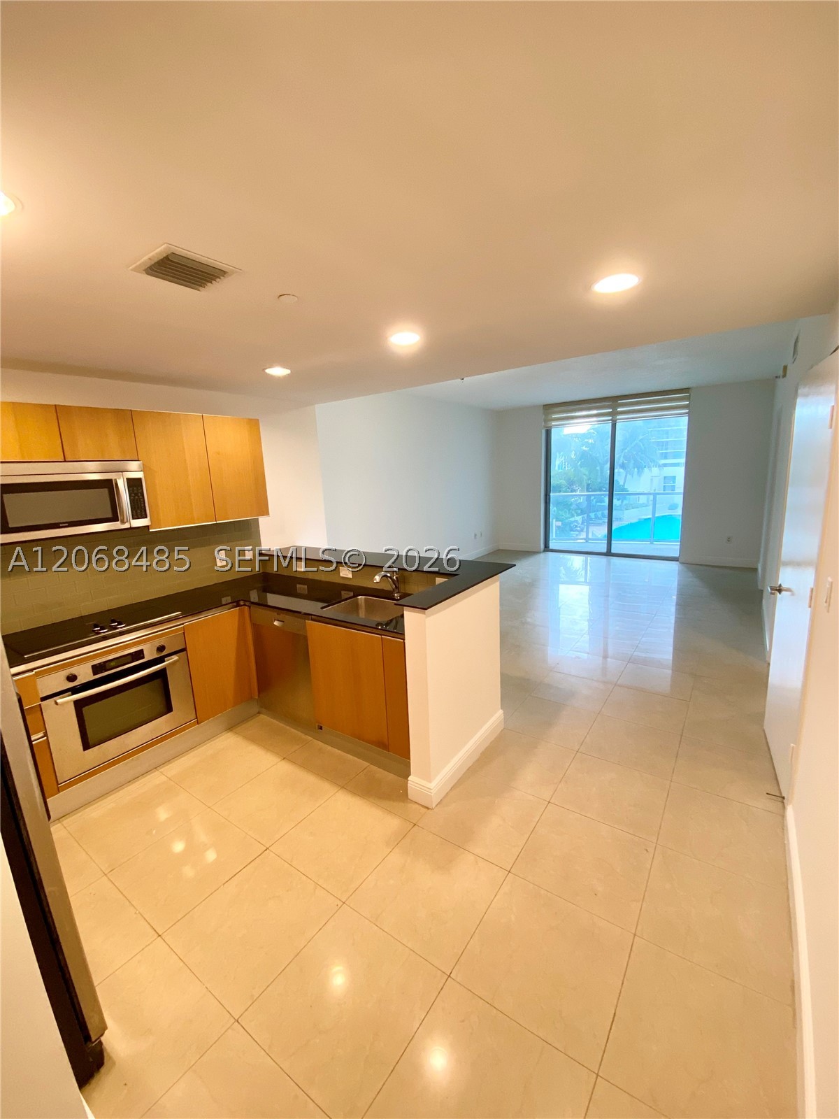 1060 Brickell Ave 1413 Property Photo 7
