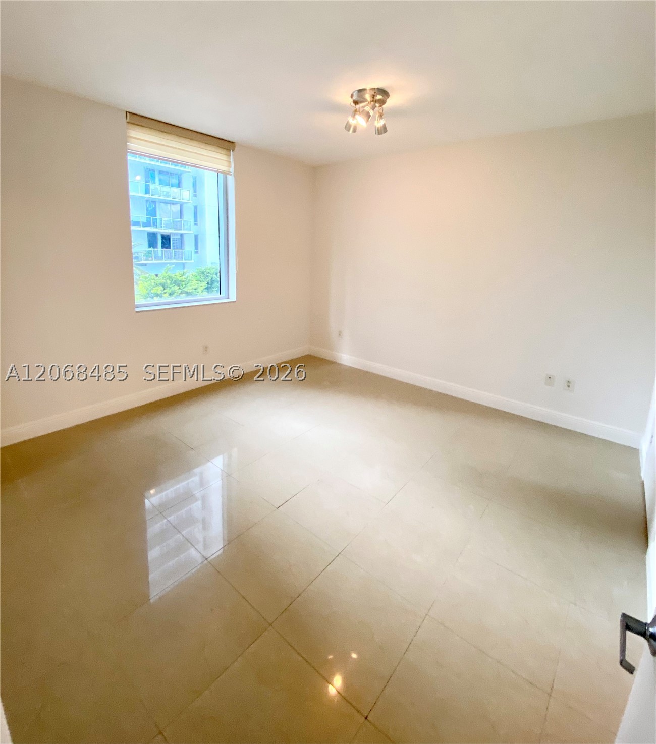 1060 Brickell Ave 1413 Property Photo 10