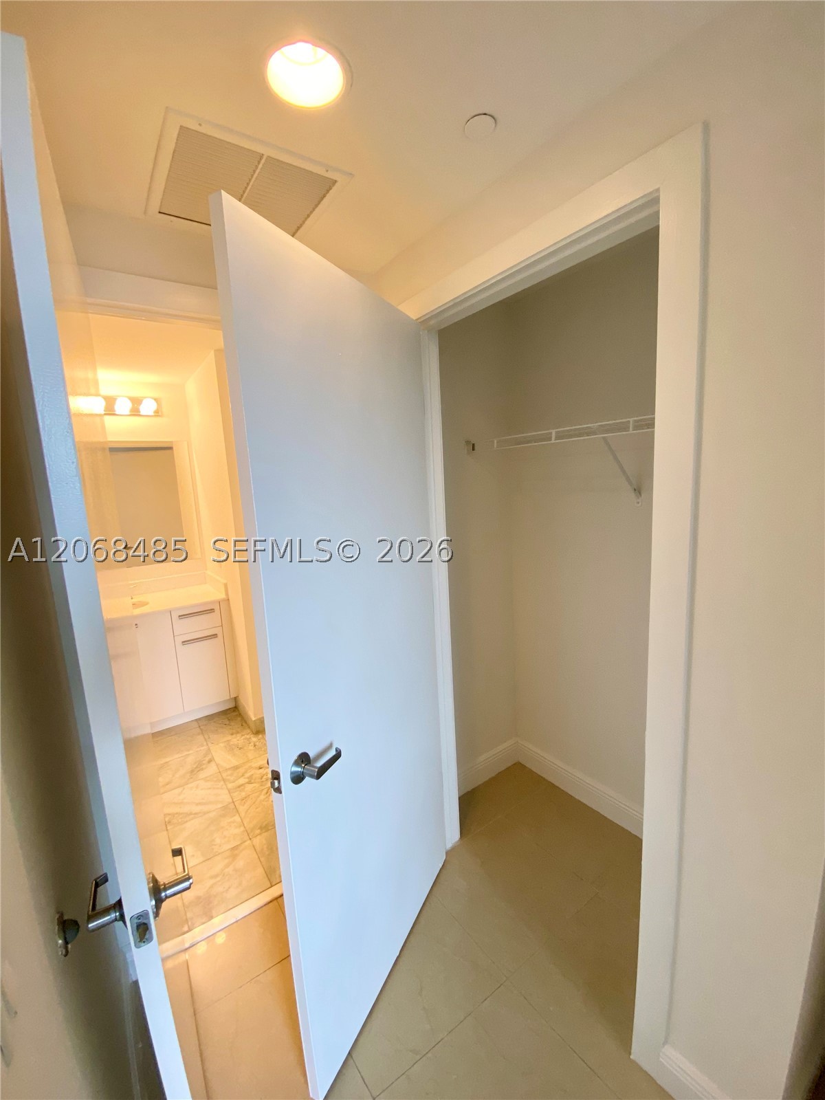 1060 Brickell Ave 1413 Property Photo 13