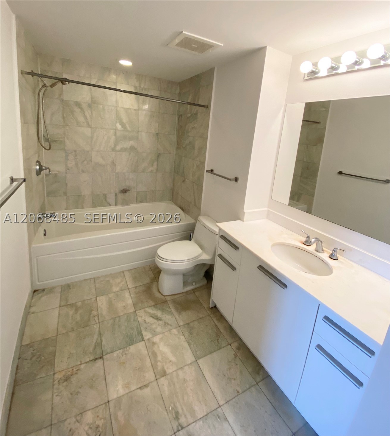 1060 Brickell Ave 1413 Property Photo 14