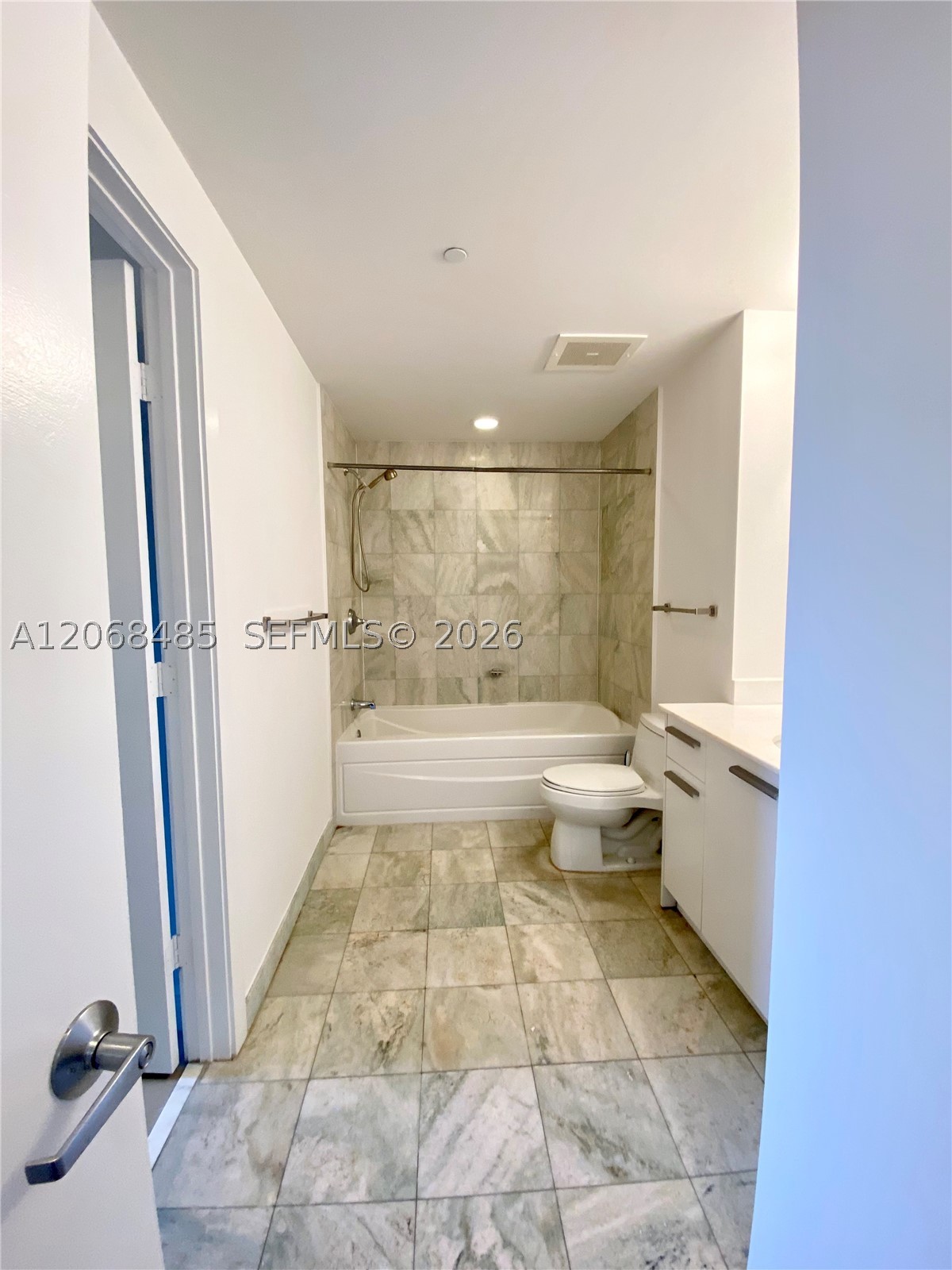 1060 Brickell Ave 1413 Property Photo 15