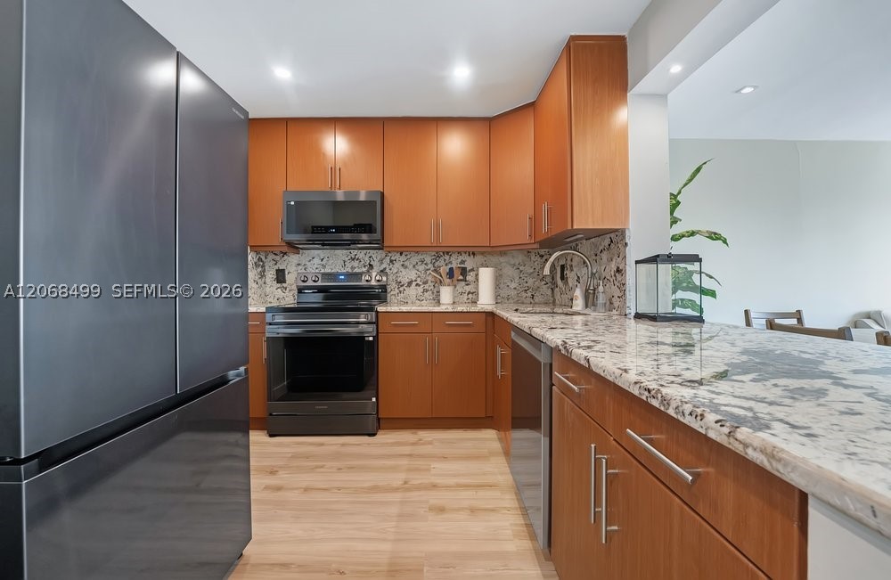 401 Golden Isles Dr 1116 Property Photo 10