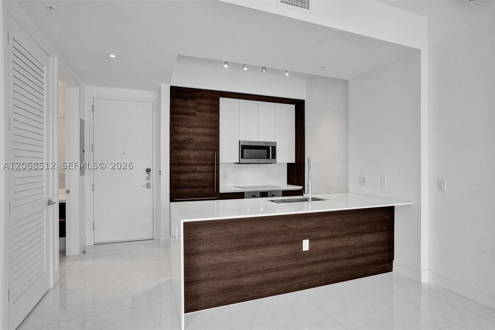 301 Altara Ave Uph1005 Property Photo 6