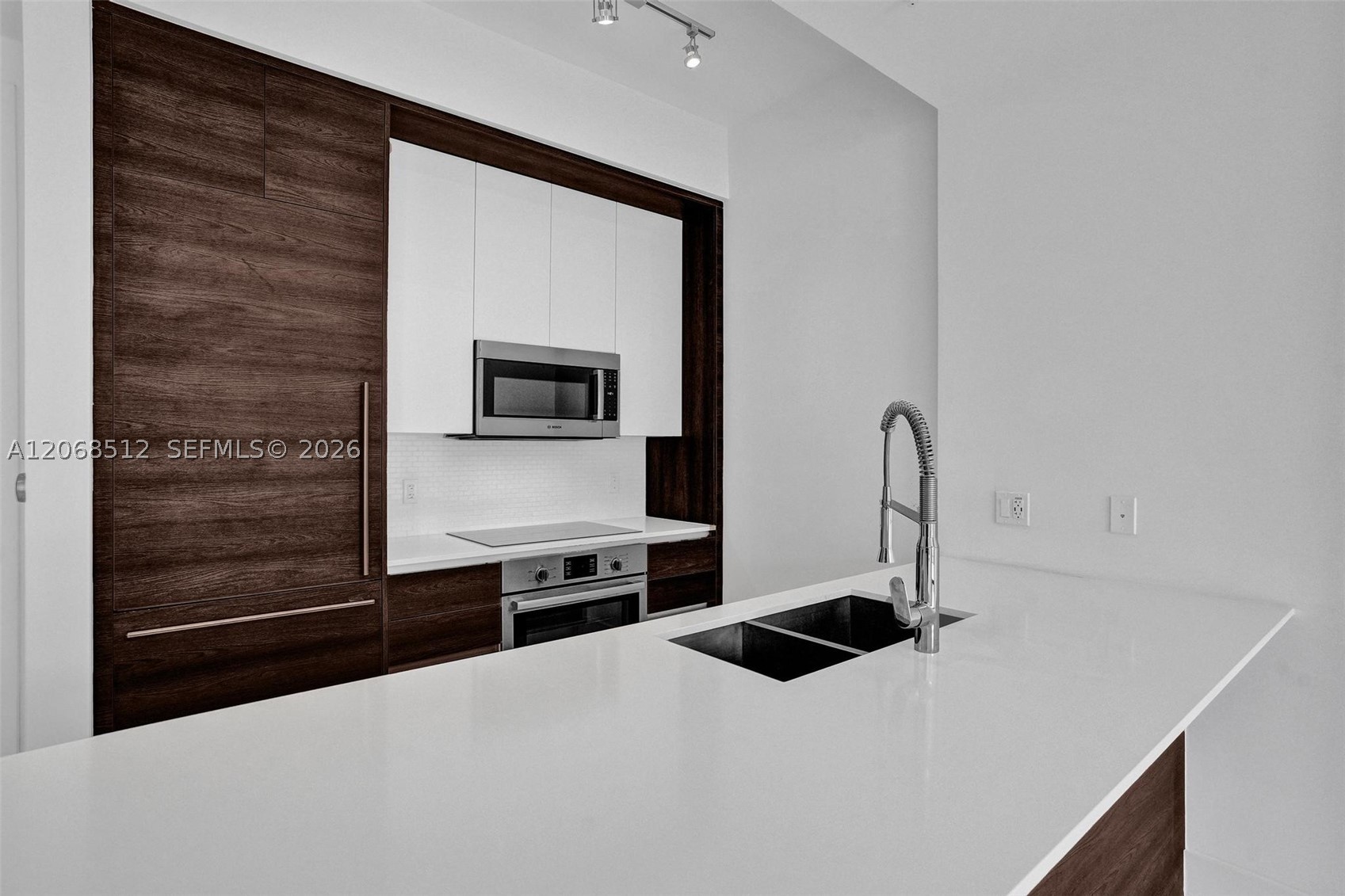 301 Altara Ave Uph1005 Property Photo 10