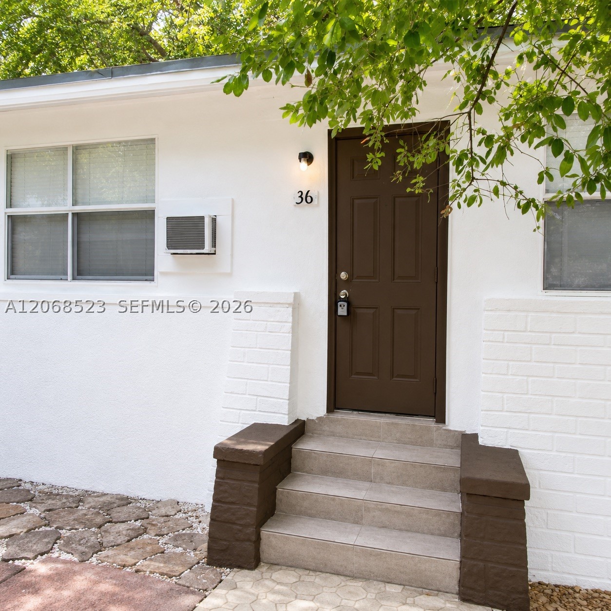 36 NE 60th Ter Property Photo 1