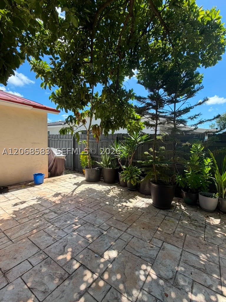 1725 SW 32nd St 0 Property Photo 1