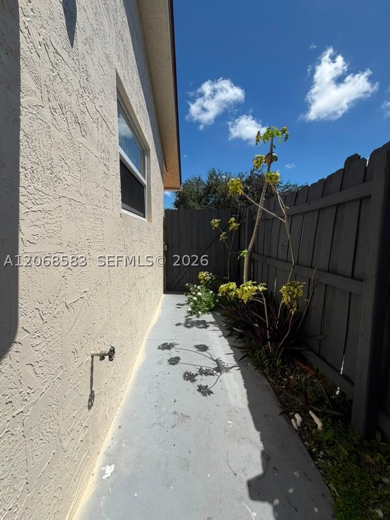1725 Sw 32nd St 0 Property Photo 7