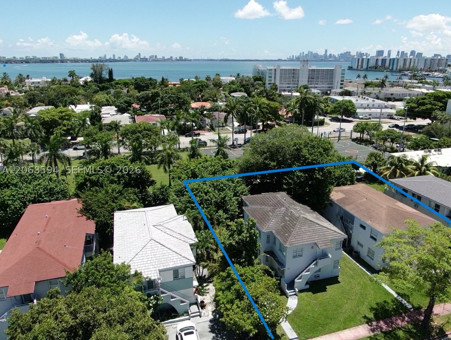 1784 Normandy Dr Property Photo 8