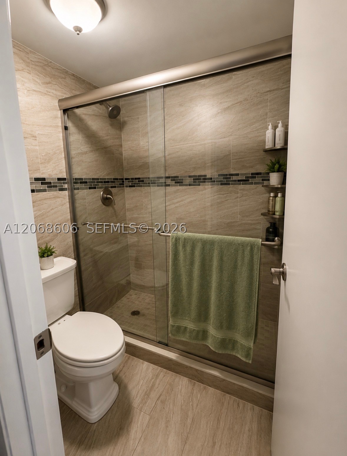 105 Lake Emerald Dr 503 Property Photo 6
