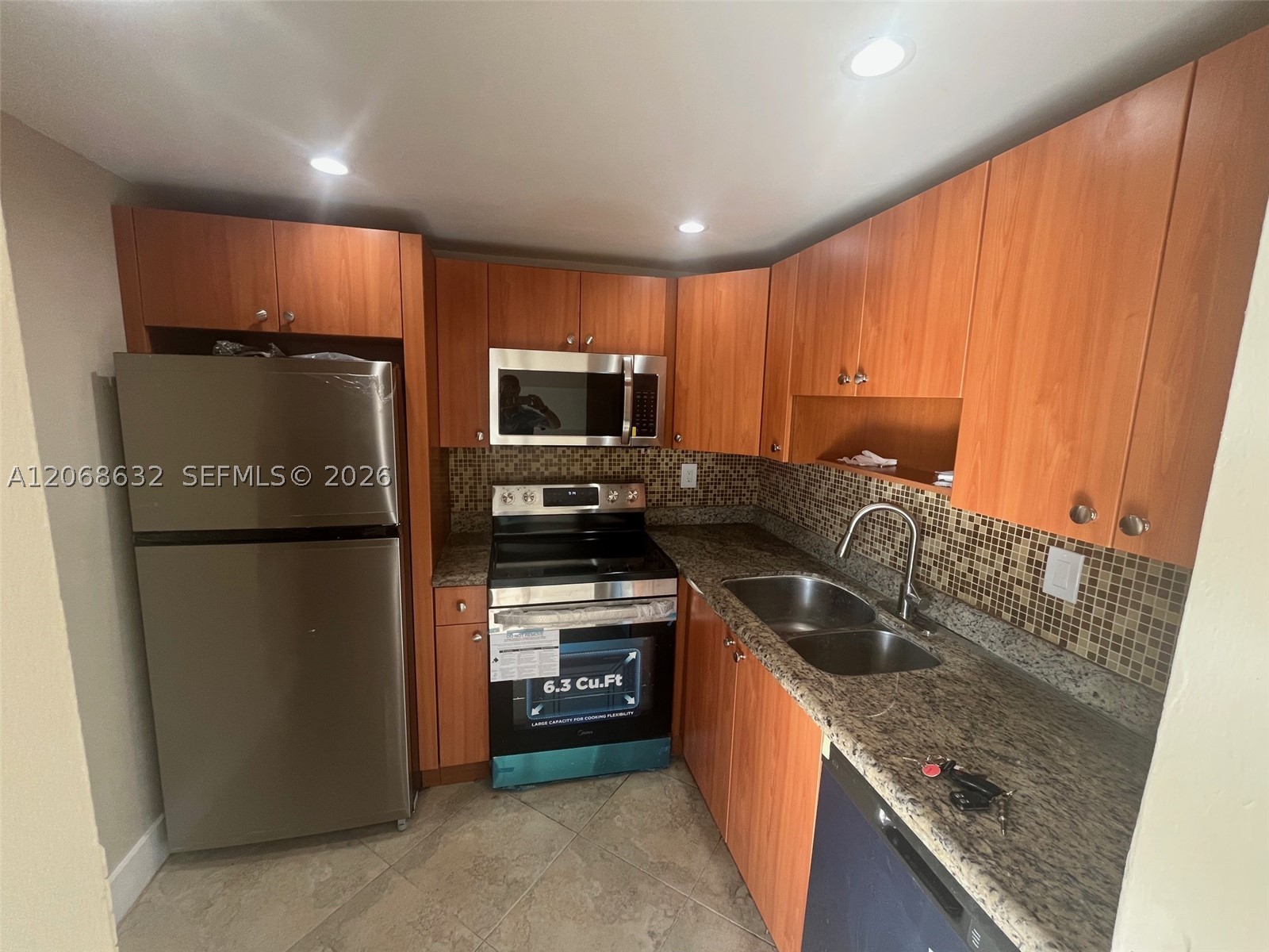 498 Nw 165th St D-501 Property Photo 2