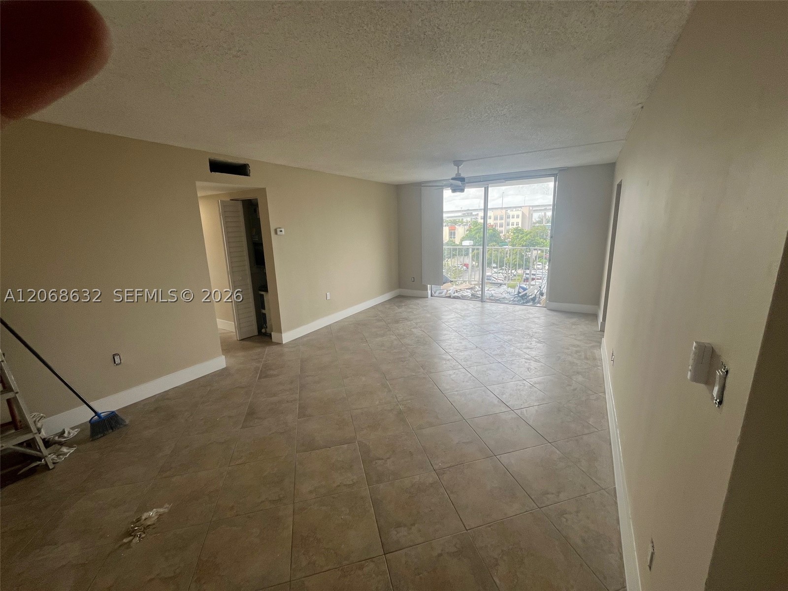 498 Nw 165th St D-501 Property Photo 3