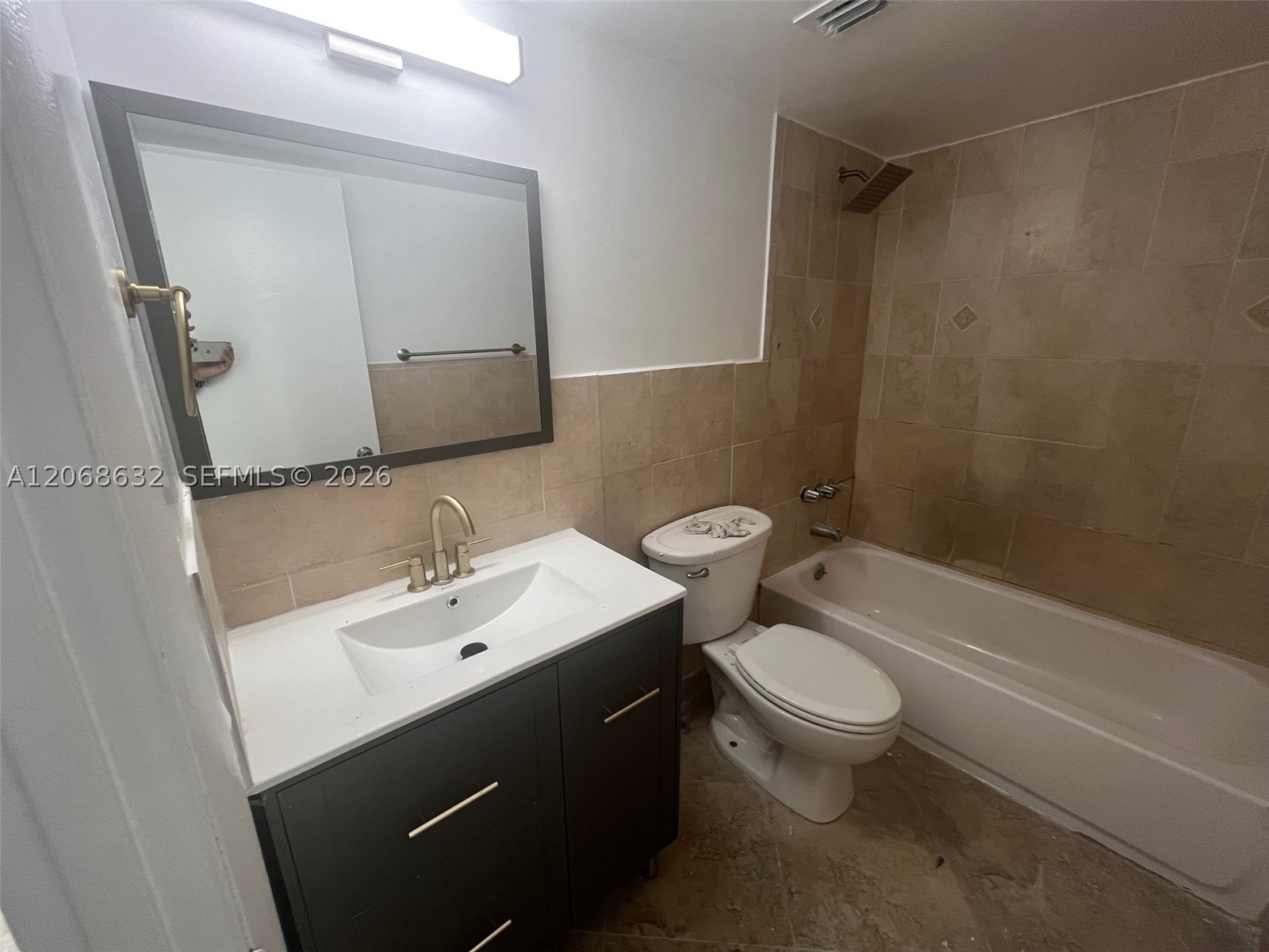 498 Nw 165th St D-501 Property Photo 4