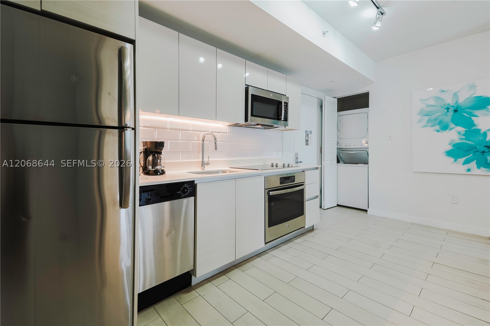 2602 E Hallandale Beach Blvd R1905 Property Photo 6