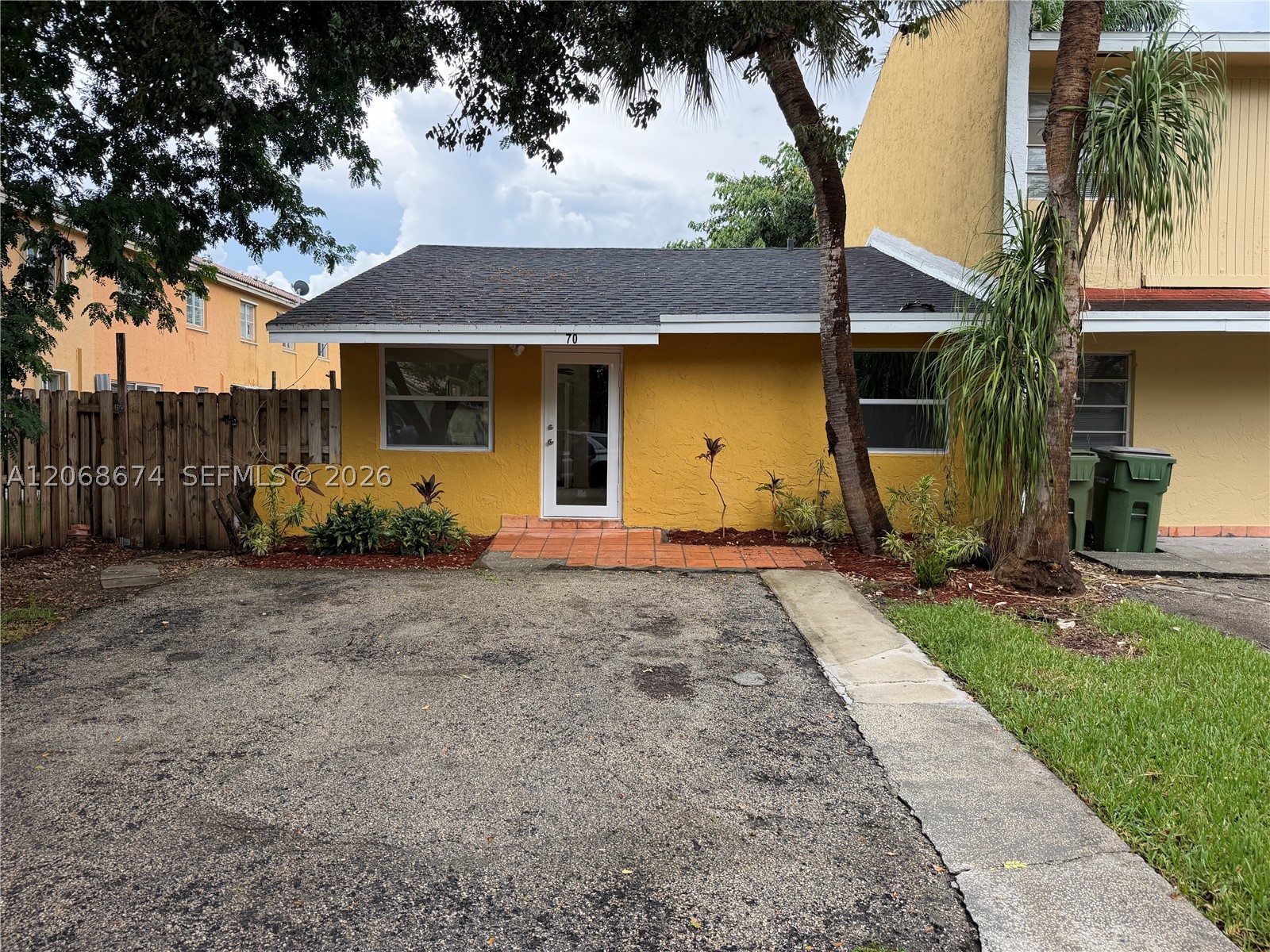 70 SW 14th Ter Property Photo 1