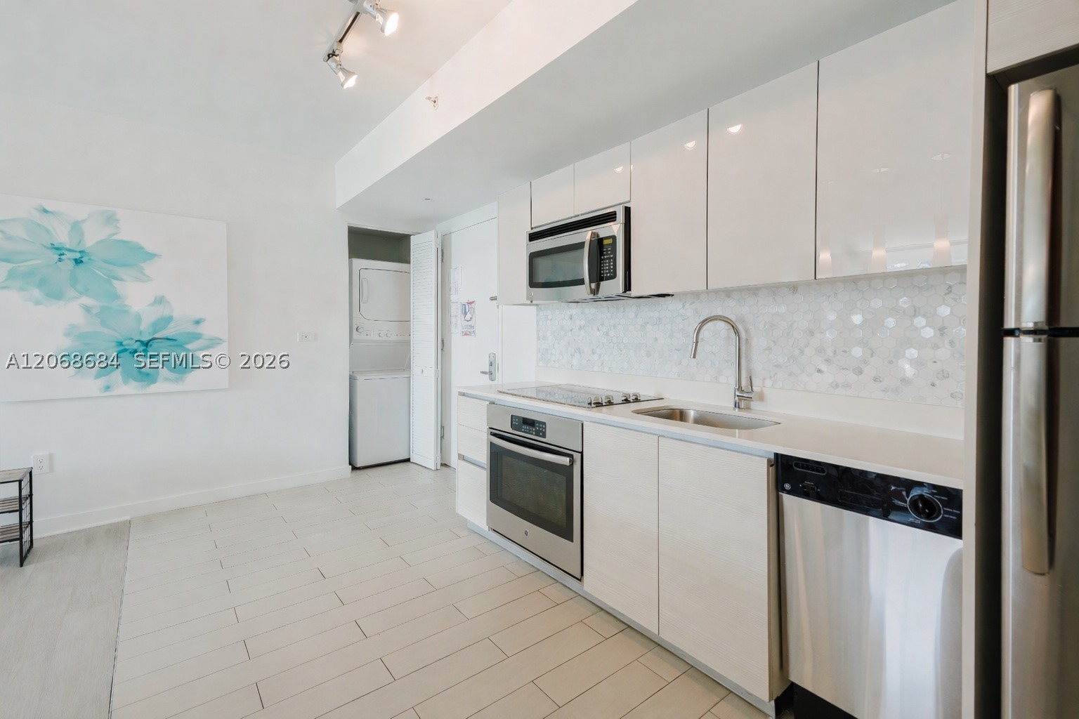 2602 E Hallandale Beach Blvd R707 Property Photo 3