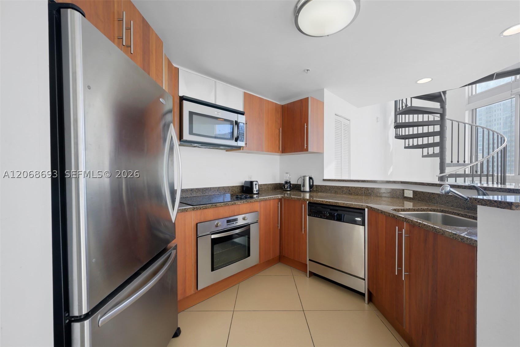300 S Biscayne Blvd L-1214 Property Photo 3