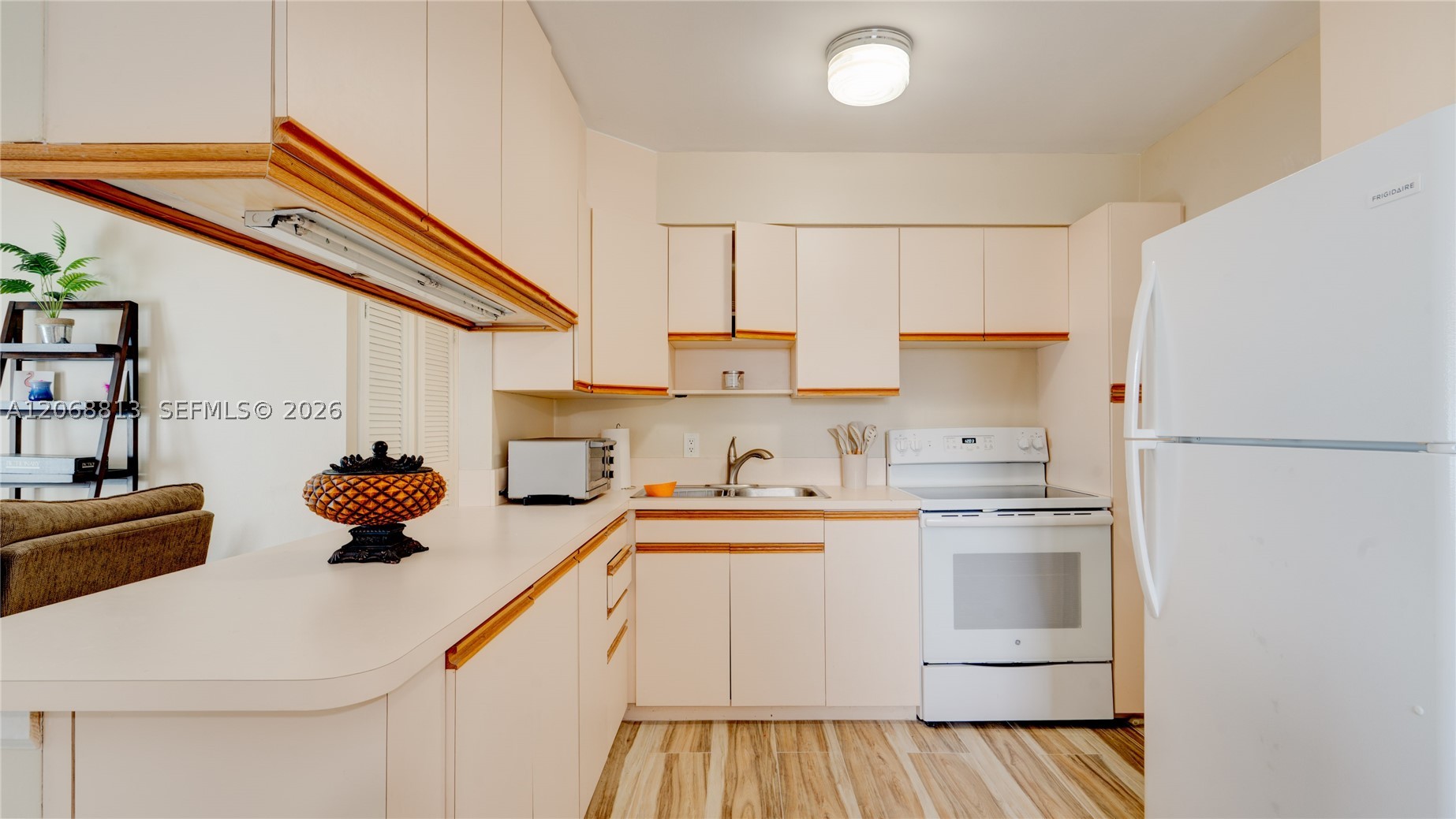 3344 Plaza Pl Property Photo 9