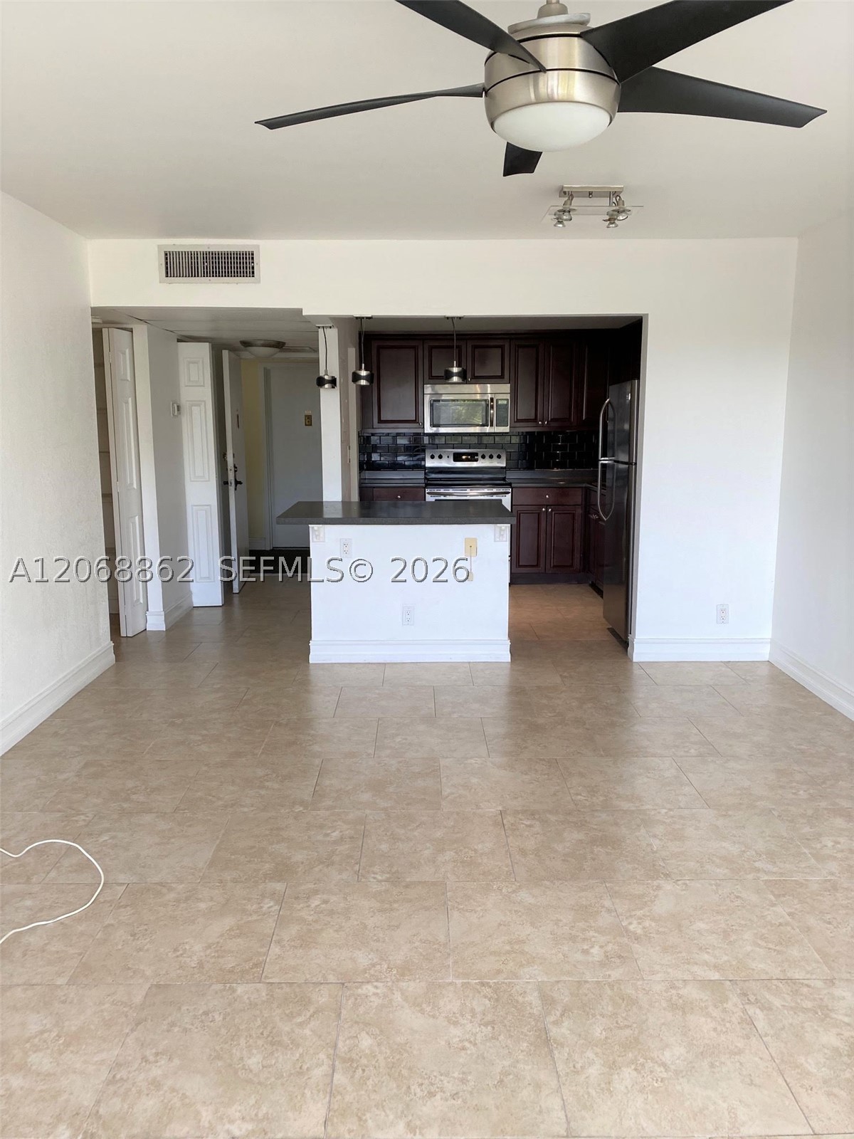 2761 Taft St 405 Property Photo 8