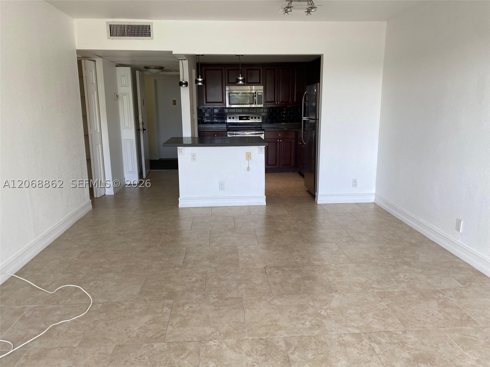 2761 Taft St 405 Property Photo 9
