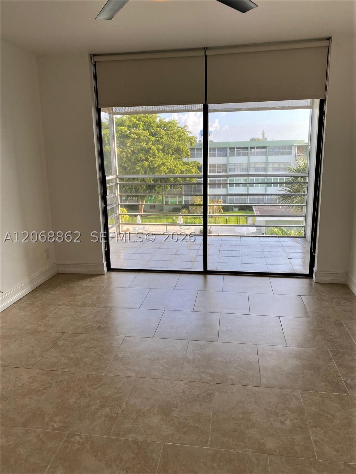 2761 Taft St 405 Property Photo 11