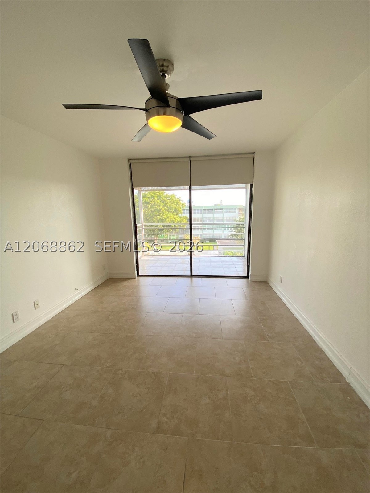 2761 Taft St 405 Property Photo 12